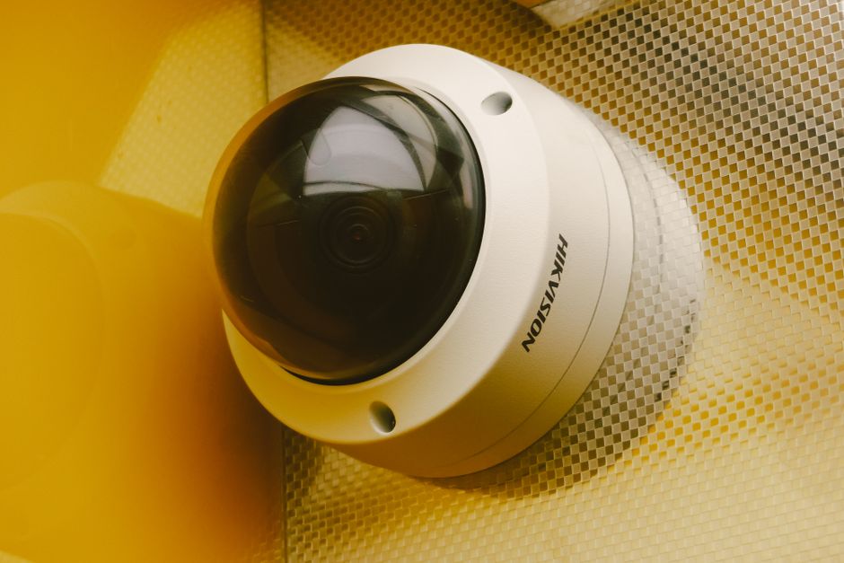 Duvara monte güvenlik kamerası (dome CCTV kamera)